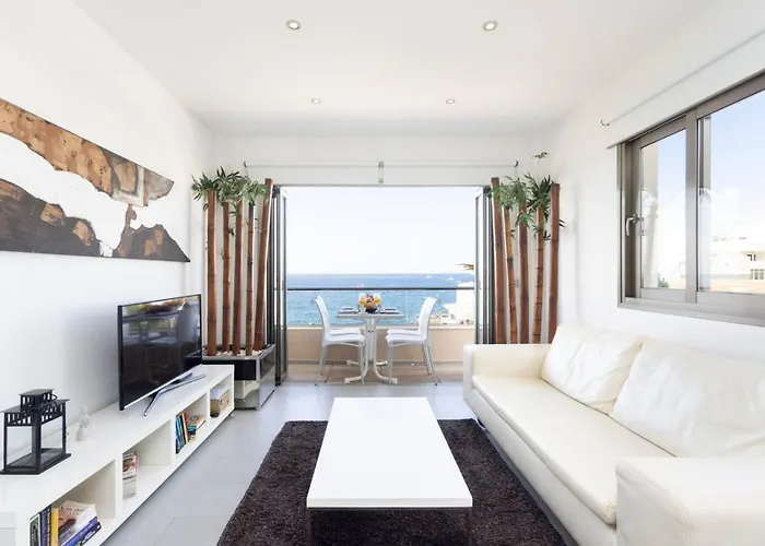 Апартаменти Modern With Sea Views And Terrace La Caleta