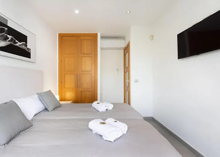 Апартаменти Modern With Sea Views And Terrace La Caleta *