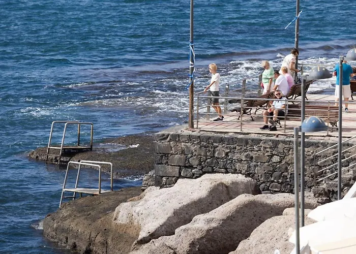 Modern With Sea Views And Terrace La Caleta Apartamento *